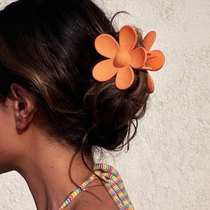 Meet your Posher, Caia